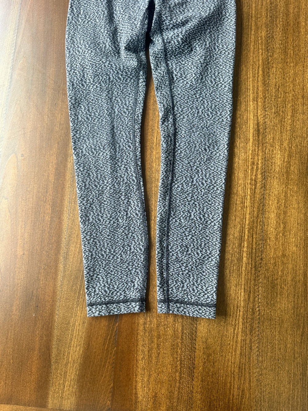 Lululemon Women’s High-Rise Leggings Grey Black Print Size 4 - Picture 4 of 7